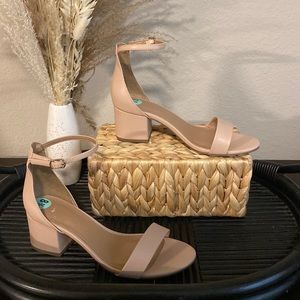 BRAND NEW nude/mauve short heels! (7) sticker is wrong!